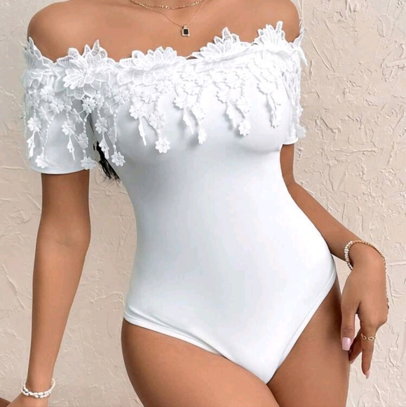 Women Lace Off-Shoulder Bodysuit With Floral Trim For Elegant Holiday - Picture 3 of 4